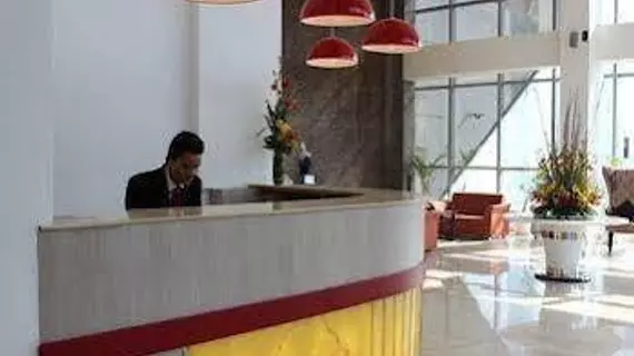 Xenious World Square Hotel | Batı Delhi - Ulusal Eyalet Başkenti Delhi - Delhi (ve civarı) - Noida