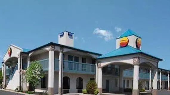 Baymont Inn and Suites Gallatin | Tennessee - Nashville-Davidson - Nashville (ve civarı) - Gallatin