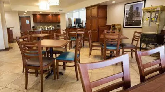 Drury Inn & Suites Houston Hobby Airport | Teksas - Houston (ve civarı) - Houston