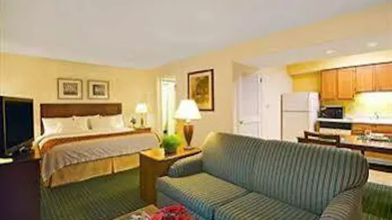 Merrimack Inn and Suites | New Hampshire - Manchester (ve civarı) - Merrimack