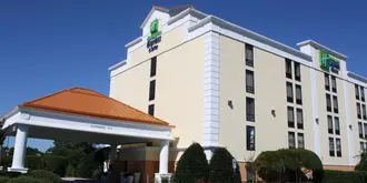 Holiday Inn Express & Suites Wilmington-University Center