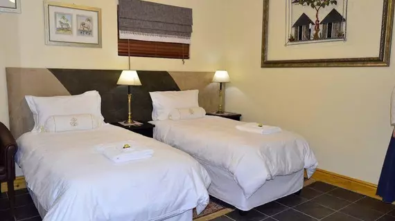 Woodlands Guest House | Western Cape (il) - West Coast DC - Drakenstein - Cape Town (ve civarı) - Cape Town - Somerset West