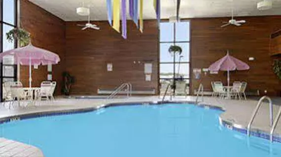 Days Inn & Suites Wausau | Wisconsin - Wausau (ve civarı) - Wausau