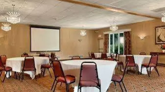 Days Inn and Conference Center Branford | Connecticut - New Haven (ve civarı) - Branford