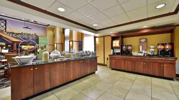 Hampton Inn & Suites Richmond | Indiana - Richmond (ve civarı) - Richmond