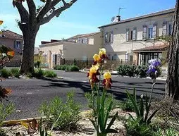 Logis Auberge Rognonaise | Provence - Alpes - Cote d'Azur - Bouches-du-Rhone (bölge) - St.-Remy-de-Provence (ve civarı) - Rognonas