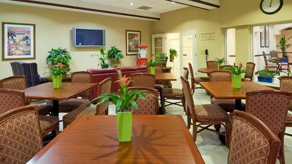 Holiday Inn Express & Suites Miami Kendall | Florida - Miami (ve civarı) - Miami