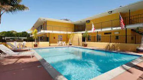 Travelodge Lompoc | Kaliforniya - Santa Barbara (ve civarı) - Lompoc