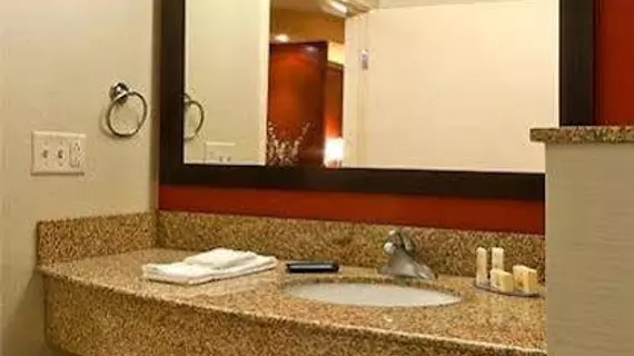 Courtyard by Marriott Alexandria | Louisiana - Alexandria (ve civarı) - Alexandria