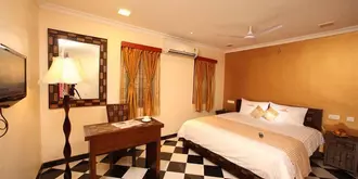 Meenakshi's Sunshine Hotel