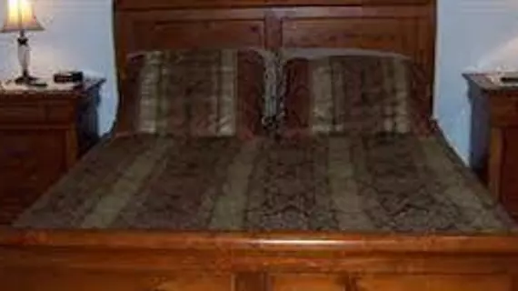 Locust Tree Bed and Breakfast | Connecticut - Torrington (ve civarı) - Canaan