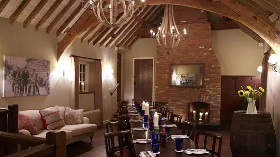 The Three Daggers | Wiltshire (kontluk) - Westbury - Edington