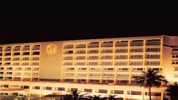 Dolphin Hotel | Andra Pradeş - Visakhapatnam (ve civarı) - Visakhapatnam - Dabagardens