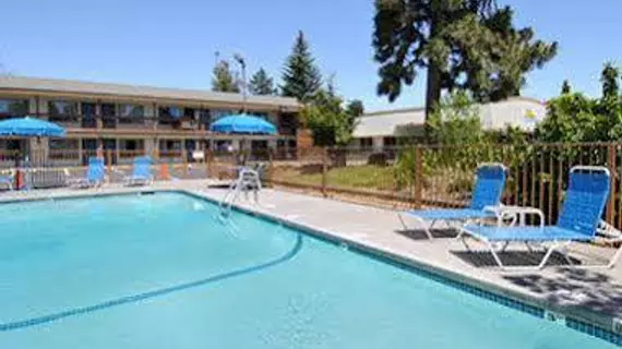 Days Inn Bend | Oregon - Bend (ve civarı) - Bend