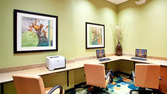 Holiday Inn Express Hotel & Suites Virginia Beach Oceanfront | Virginia - Norfolk - Virginia Beach (ve civarı) - Virginia Beach