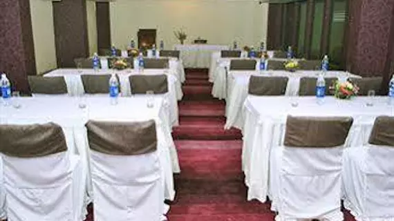 Corporate Suites Noida | Batı Delhi - Ulusal Eyalet Başkenti Delhi - Delhi (ve civarı) - Noida