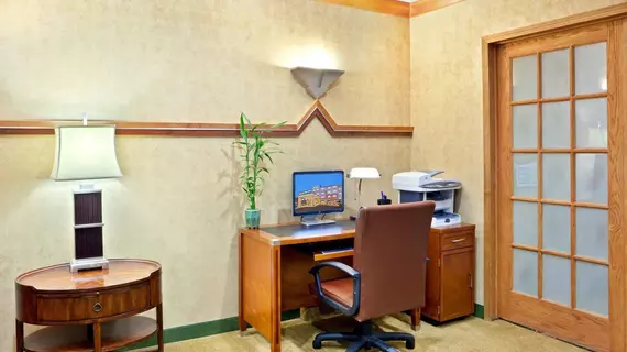 Clarion Inn & Suites | Oregon - Medford (ve civarı) - Medford