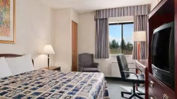 Travelodge Edmonton South | Alberta - Edmonton (ve civarı) - Edmonton - Güneydoğu Edmonton