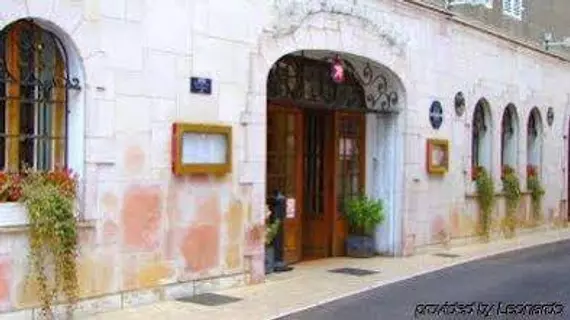 Hostellerie Des Trois Pigeons | Bourgogne-Franche-Comte - Saone-et-Loire (bölge) - Paray-le-Monial