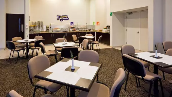 Holiday Inn Express Guadalajara Iteso | Jalisco - Guadalajara (ve civarı) - Guadalajara