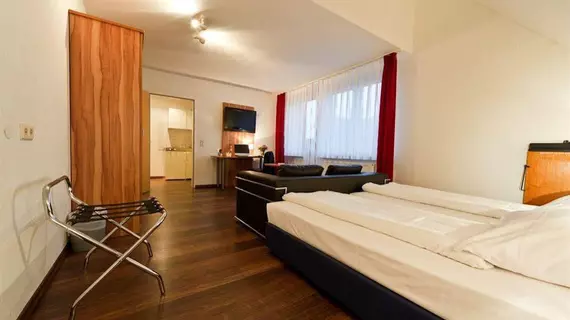 Hotel Domino | Baden-Wuerttemberg - Rems-Murr-Kreis - Stuttgart (ve civarı) - Stuttgart - Stammheim-Mitte