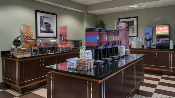 Hampton Inn & Suites Smithfield | Virginia - Norfolk - Virginia Beach (ve civarı) - Smithfield