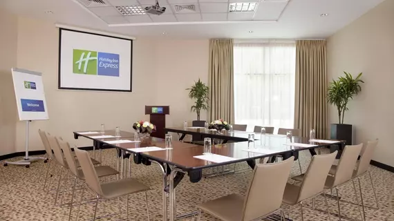 Holiday Inn Express Dubai Safa Park | Dubai - Dubai