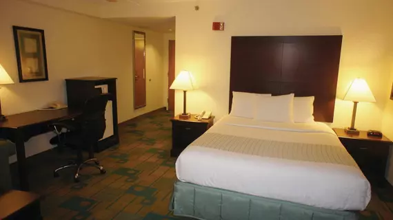 La Quinta Inn & Suites Boston Somerville | Massachusetts - Boston (ve civarı) - Somerville