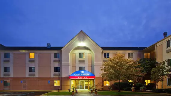 Candlewood Suites Detroit - Warren | Michigan - Detroit (ve civarı) - Warren