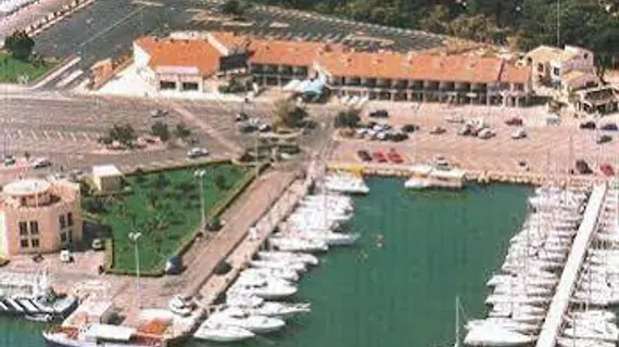 Hotel du Port | Occitanie - Pyrenees-Orientales (Doğu Pireneler) - Canet-en-Roussillon - Canet-Plage