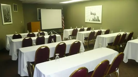 Quality Suites Hotel - Lansing | Michigan - Lansing (ve civarı) - Lansing