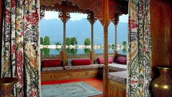 WelcomHeritage Gurkha Houseboats | Cammu ve Keşmir - Srinagar (ve civarı) - Gulmarg - Sudarbal