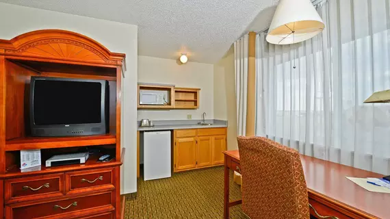 Americas Best Value Inn and Suites Cheyenne | Wyoming - Cheyenne (ve civarı) - Cheyenne