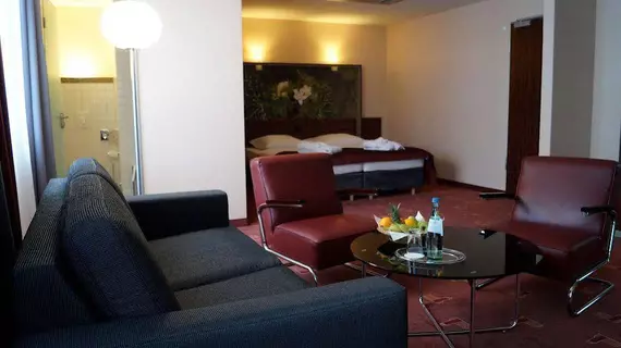 AZIMUT Hotel Cologne | Kuzey Ren-Westfalia - Köln (ve civarı) - Köln - Ren'in Sol Yakası