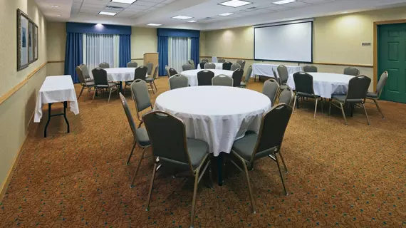 Country Inn & Suites - Montgomery Chantilly Parkway | Alabama - Montgomery (ve civarı) - Montgomery