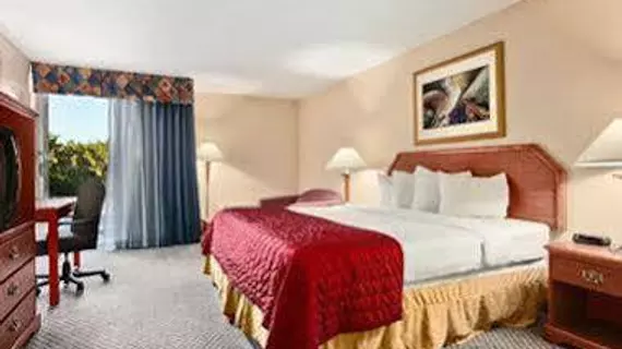 Baymont Inn and Suites Florida Mall | Florida - Orlando (ve civarı) - International Drive