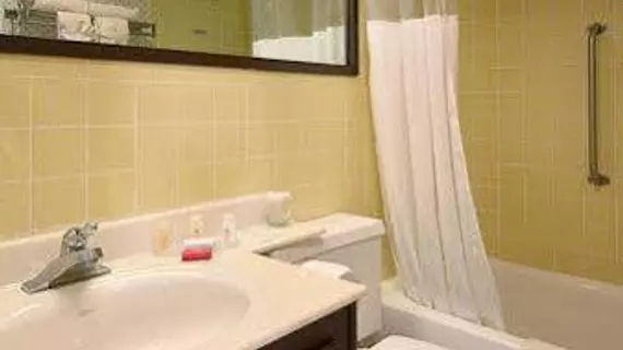 RAMADA NEW HARTFORD | New York - Utica (ve civarı) - New Hartford