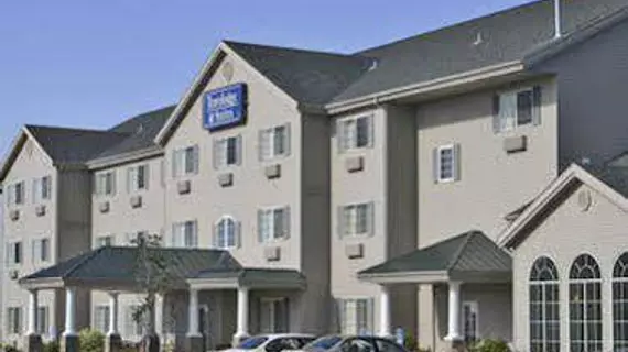 Travelodge & Suites Fargo Moorhead | Minnesota - Moorhead