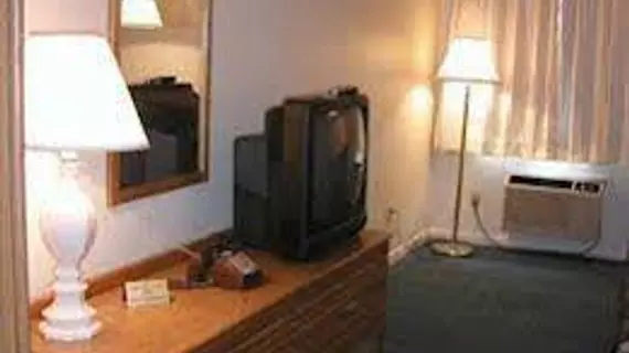 Camelot Inn | Missouri - Higginsville (ve civarı) - Higginsville