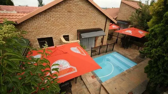 Le Cozmo Guesthouse | Gauteng - City of Tshwane - Johannesburg (ve civarı) - Alberton