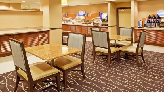 Holiday Inn Express Salinas | Kaliforniya - Monterey (ve civarı) - Salinas