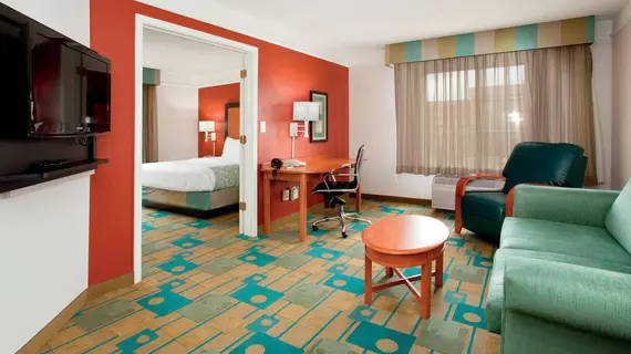 La Quinta Inn & Suites Denver Southwest Lakewood | Kolorado - Denver (ve civarı) - Lakewood