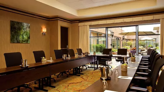 Sheraton Suites Old Town Alexandria | Virginia - İskenderiye