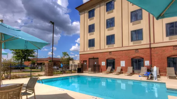 Holiday Inn Express Hotel & Suites Montgomery Boyd-Cooper Parkway | Alabama - Montgomery (ve civarı) - Montgomery