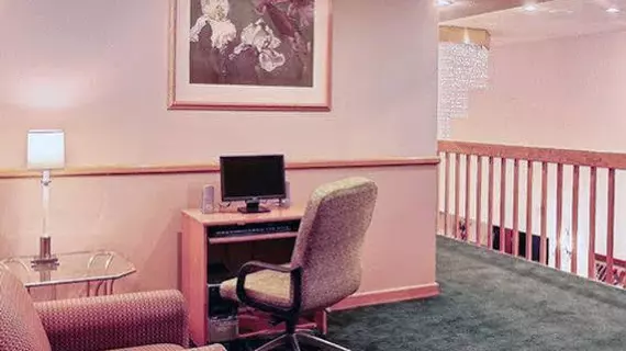 Quality Inn & Suites Shelbyville | Indiana - Indianapolis (ve civarı) - Shelbyville