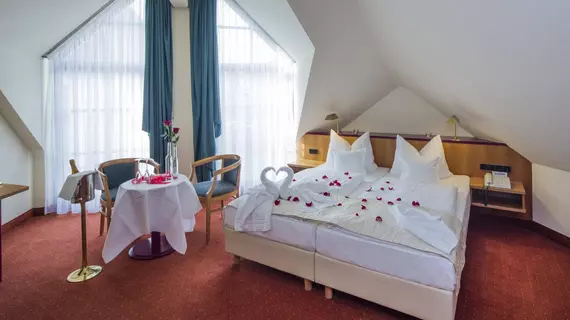 Best Western Hotel Am Schlossberg | Baden-Wuerttemberg - Rems-Murr-Kreis - Stuttgart (ve civarı) - Nuertingen