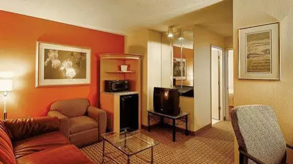 Quality Inn & Suites Shelbyville | Indiana - Indianapolis (ve civarı) - Shelbyville