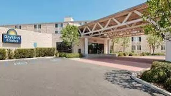 Days Inn & Suites Fullerton | Kaliforniya - Orange County - Fullerton