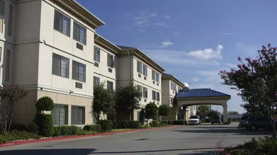 Quality Inn & Suites Austin Airport | Teksas - Austin (ve civarı) - Del Valle