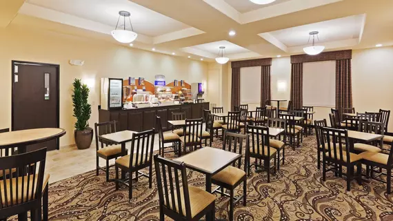 Holiday Inn Express Hotel & Suites Oklahoma City Northwest | Oklahoma - Oklahoma City (ve civarı) - Oklahoma